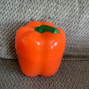 Pepper and apple keepers